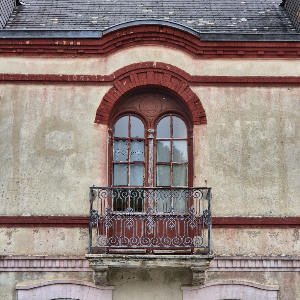 Façade de maison dans le port de Palais à Belle-Ile-en-Mer.