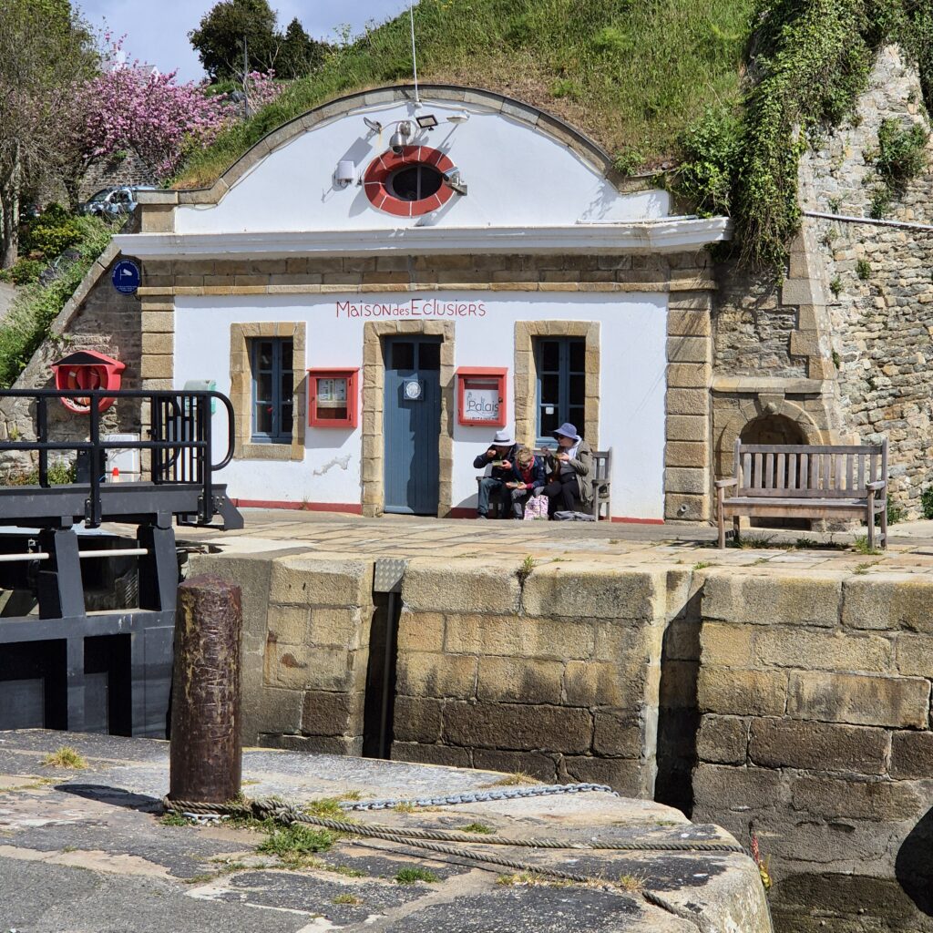 Maison des éclusiers dans le port de Palais à Belle-Ile-en-Mer.