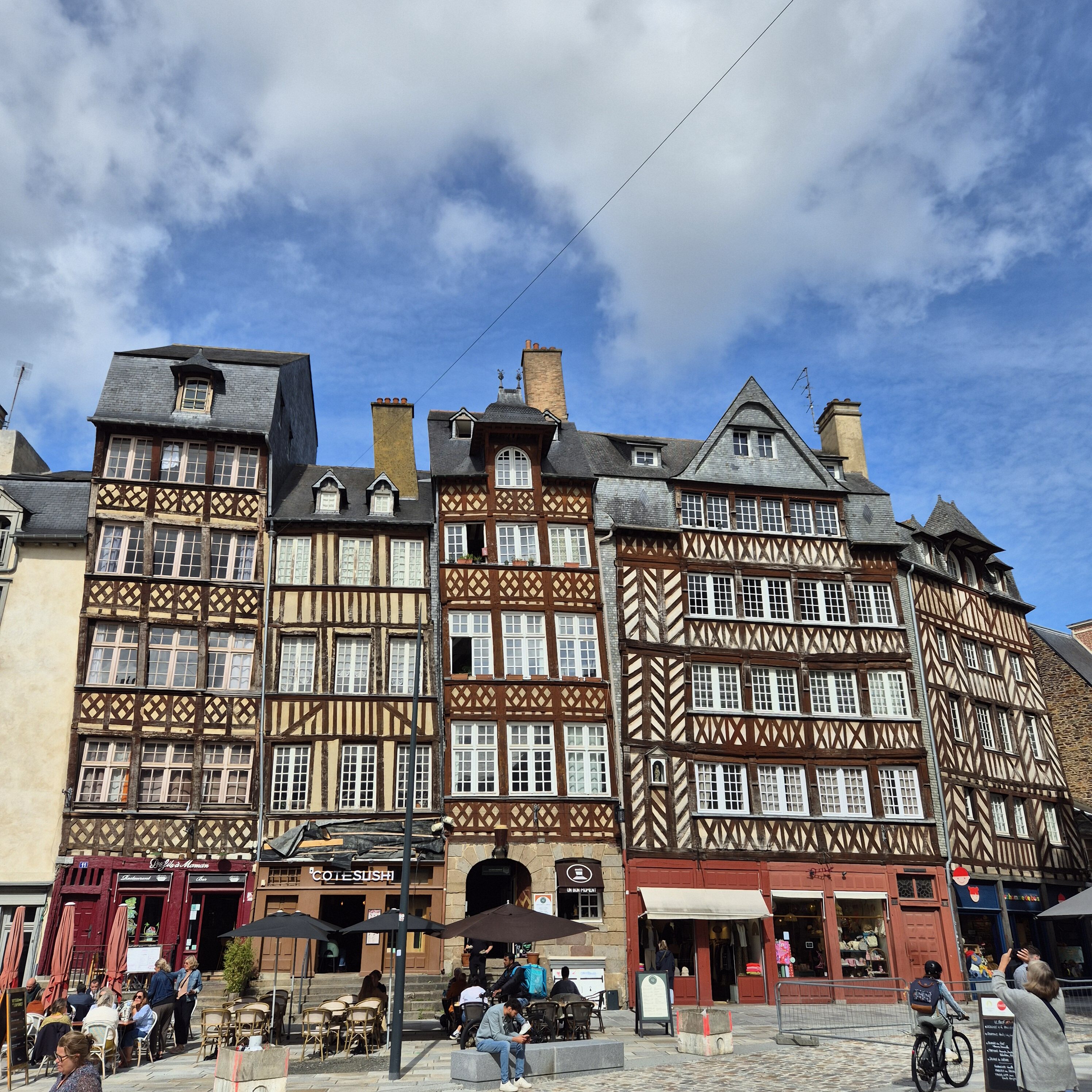 Immeubles a pans de bois place du champ Jacquet à Rennes